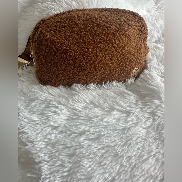 Steve Madden Brown Sherpa Belt Bag NWOT - Picture 5 of 6